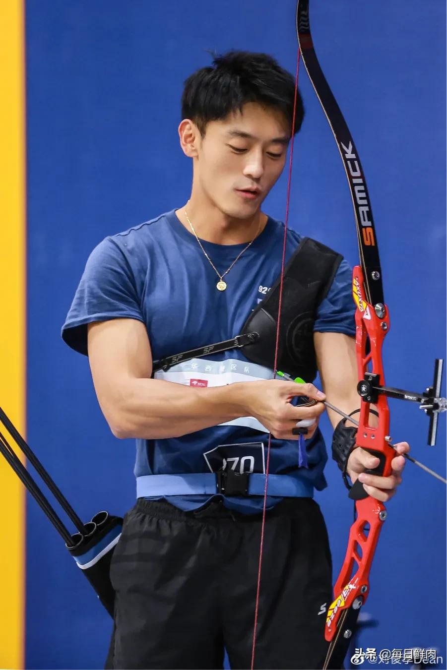 男演员肌肉，展现令人惊艳的力量之美